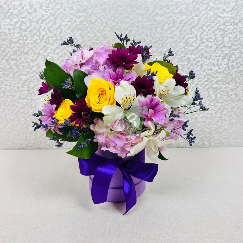 Композиция из фиолетовых цветов Вивальди